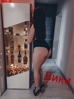 Девушка массажистка Вики, салон LikeTime